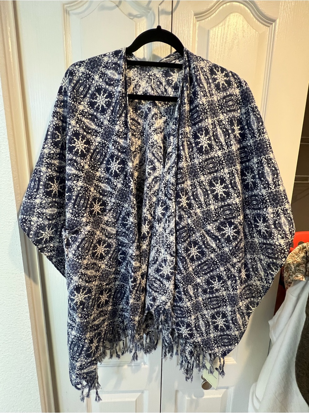Lucky Brand Women’s Batik Diamond Shawl Wrap Blue/White Fringe HOD0423